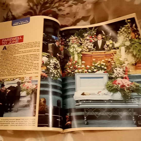 Magazine - Picture 7 of 7